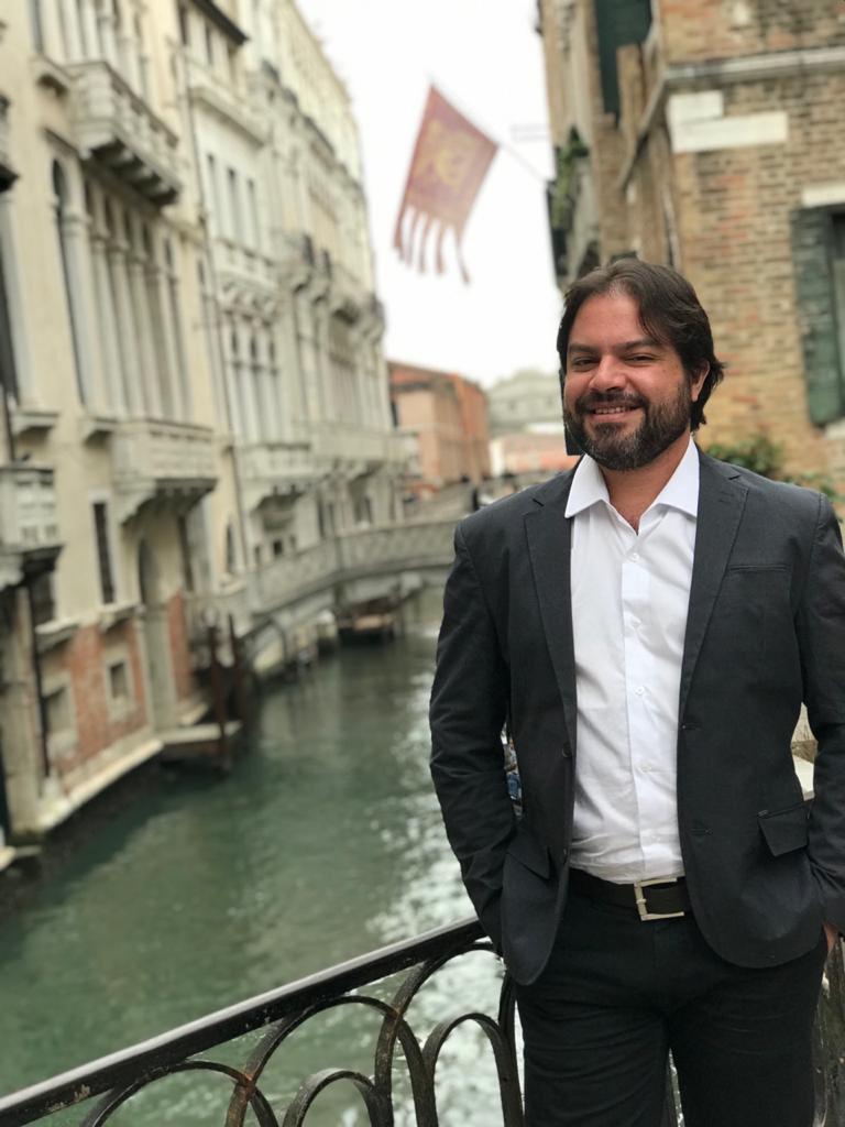 Dr. Cristiano A. Correia